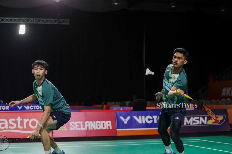 Getting tips from seniors to slay samurai shuttlers