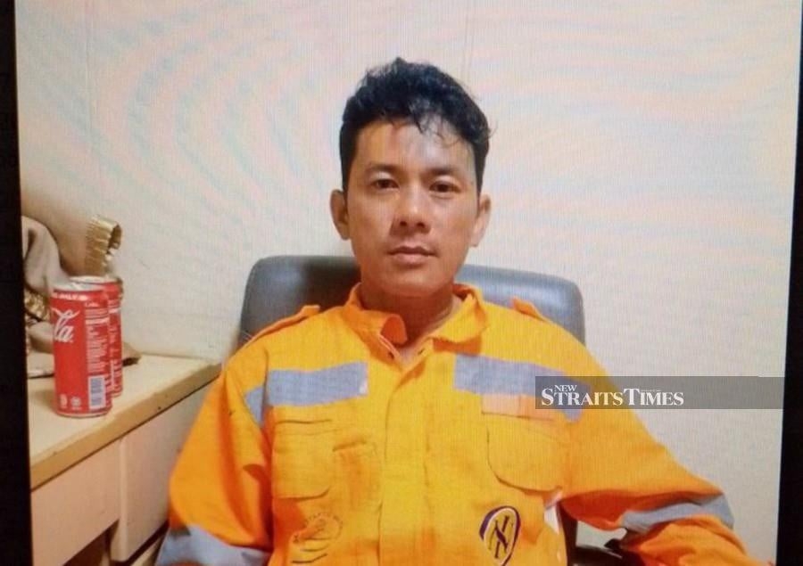 Merchant ship rescues Vietnamese sailor adrift in South China Sea
