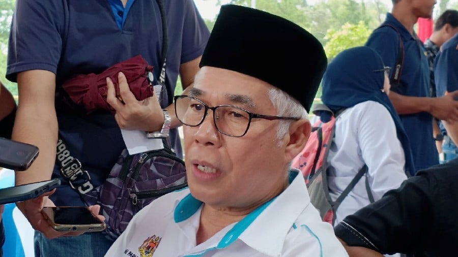 Anwar's 'extraordinary tribute' announcement highlights efforts to ease living costs