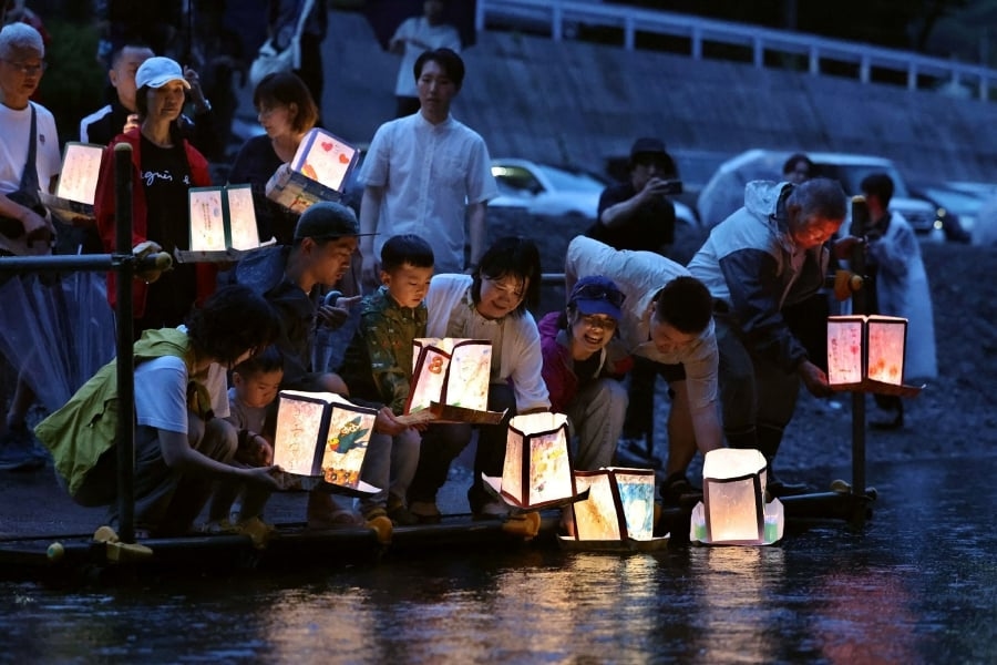 Families mourn 40 years since deadly Japan Airlines crash