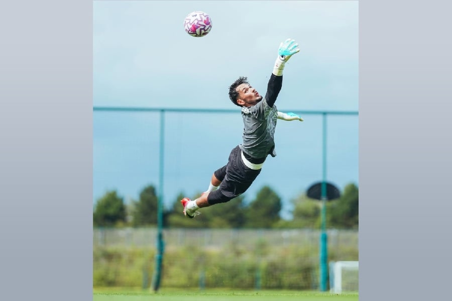 Man City re-sign goalkeeper Trafford from Burnley on five-year deal