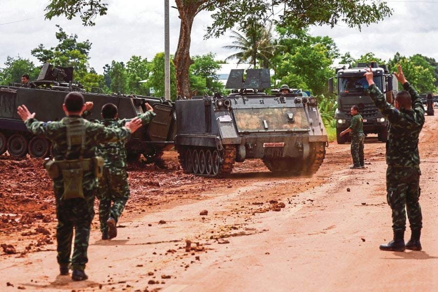 Landmine blast wounds Thai soldiers on tense Cambodia border