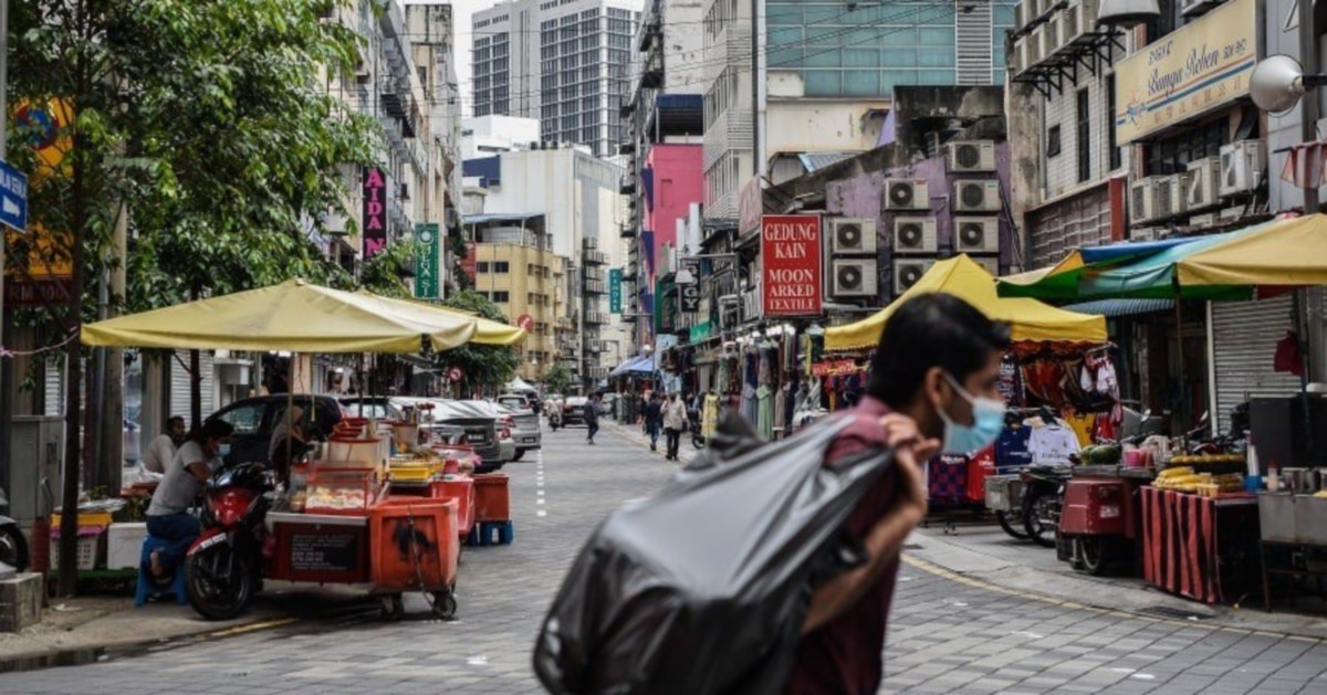DBKL rolls out legalisation plan for hawkers