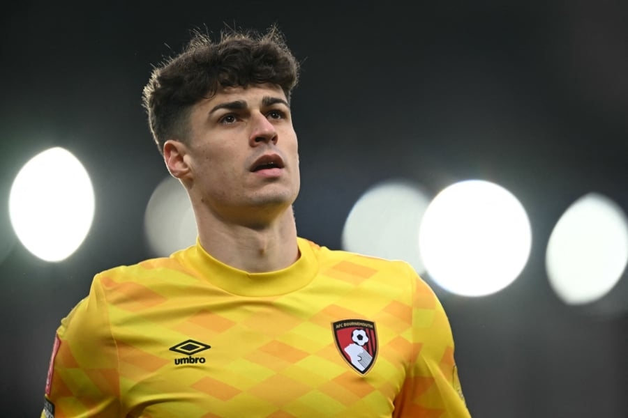 Arsenal sign Spanish keeper Kepa from Chelsea