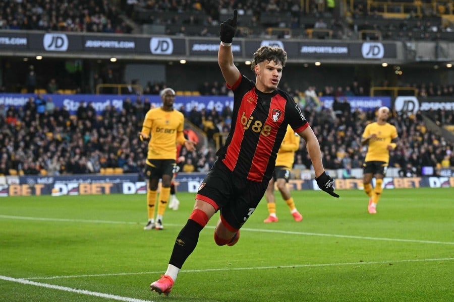 Liverpool sign Bournemouth defender Kerkez