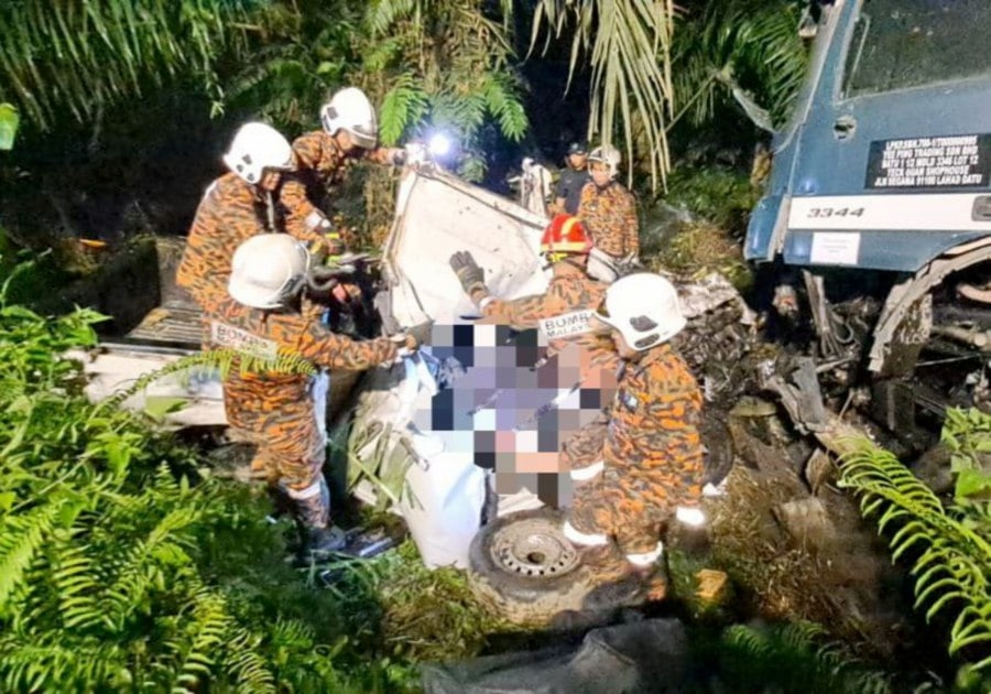 3 dead in Lahad Datu pickup-trailer crash