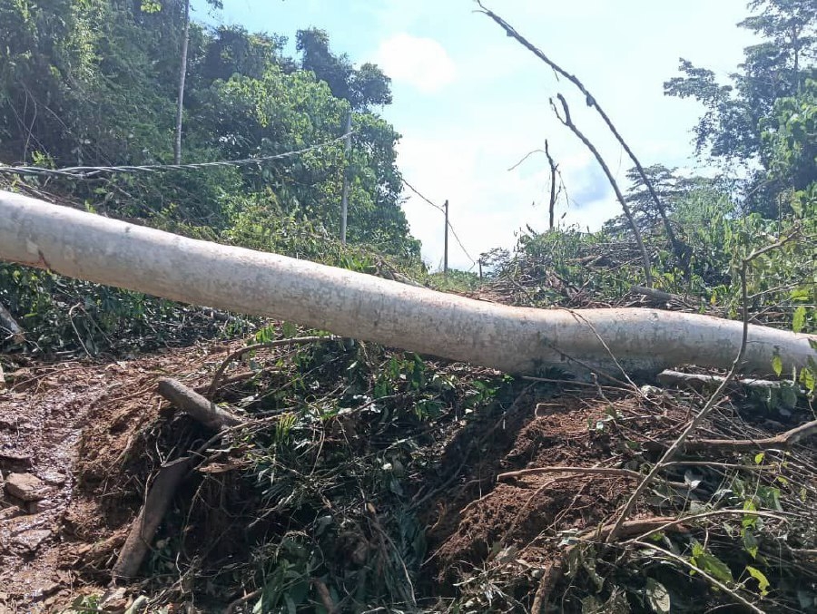 Landslide cuts off main access route for 3,000 Orang Asli villagers in Gua Musang