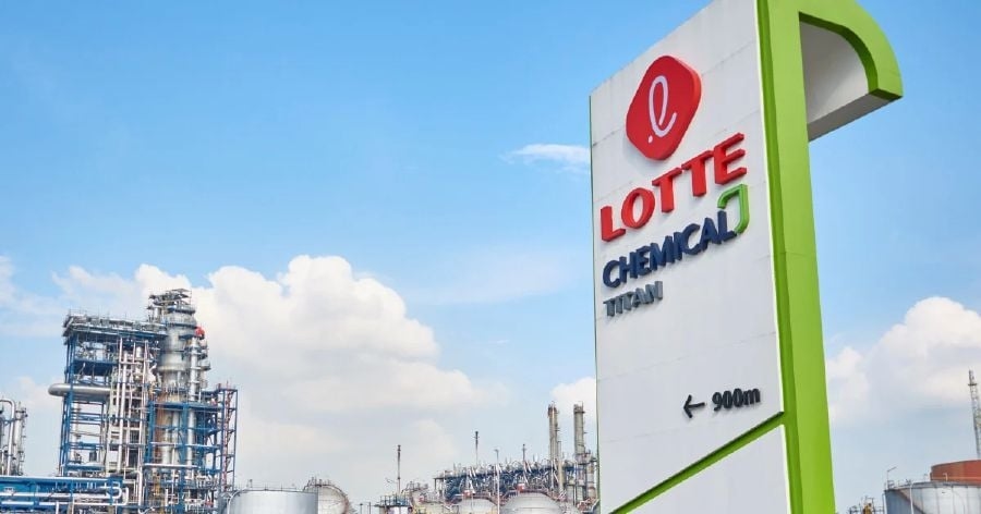 Lotte Chemical Titan jumps 17pct in heavy trade, volume at two-month peak
