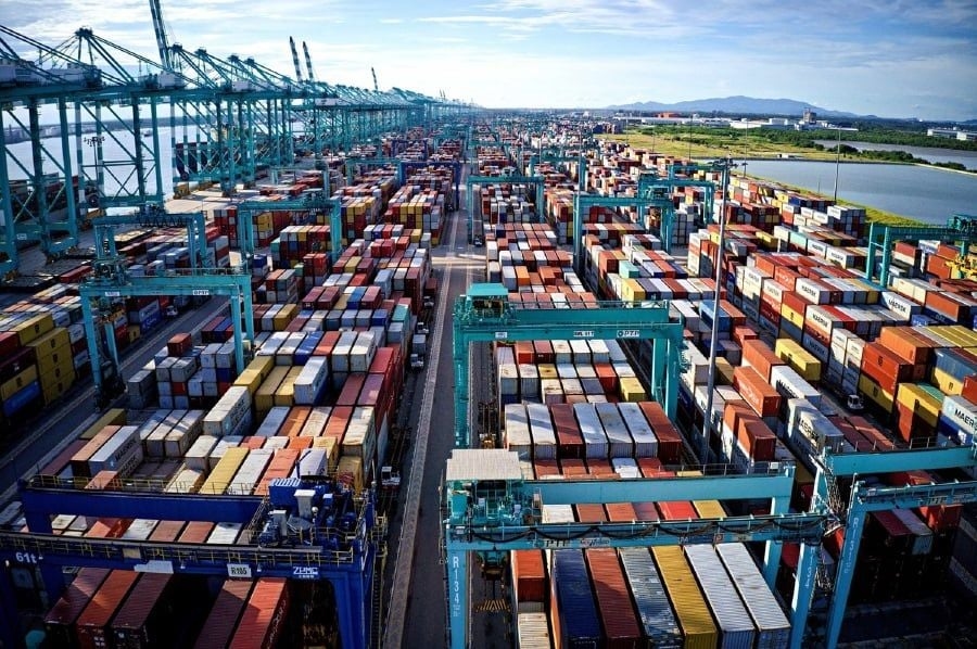 Malaysia's MMC Port lines up cornerstone investors aiming for October IPO