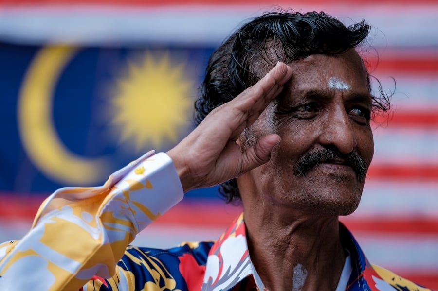 A sea of Jalur Gemilang: Johor man's show of patriotism