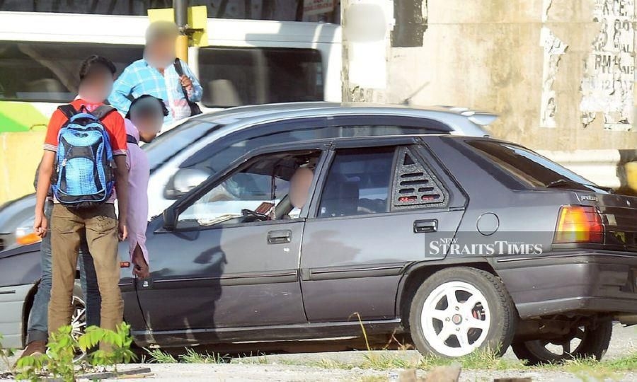 Illegal 'prebet sapu' operations hurting local taxi income