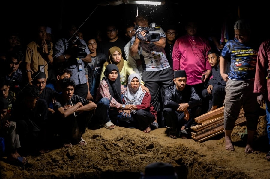 Couple and siblings killed in Jerantut road crash laid to rest
