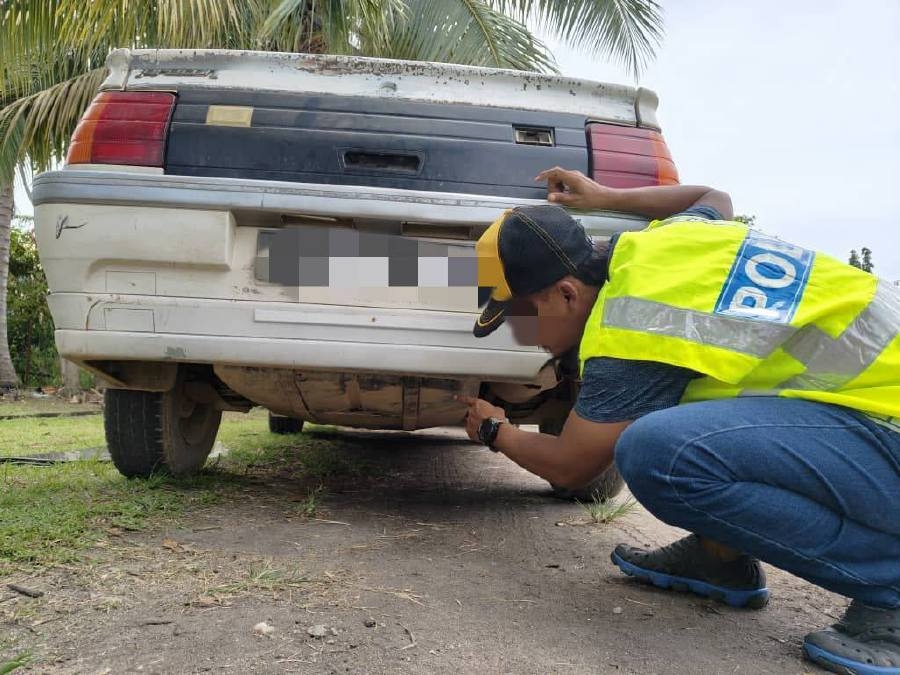 GOF foils petrol smuggling attempt using modified cars in Kelantan