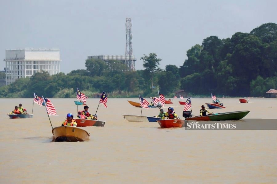 80-boat convoy sails Sungai Pahang to mark Merdeka month