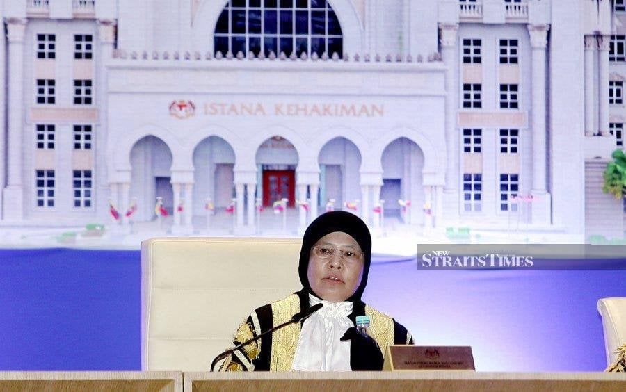 Court proceedings become farewell tribute as lawyers honour Tengku Maimun