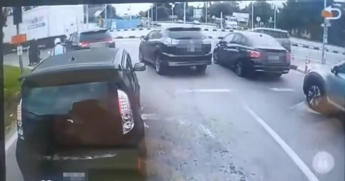 Cops hunt Toyota Harrier driver after viral Penang high-speed chase with patrol car