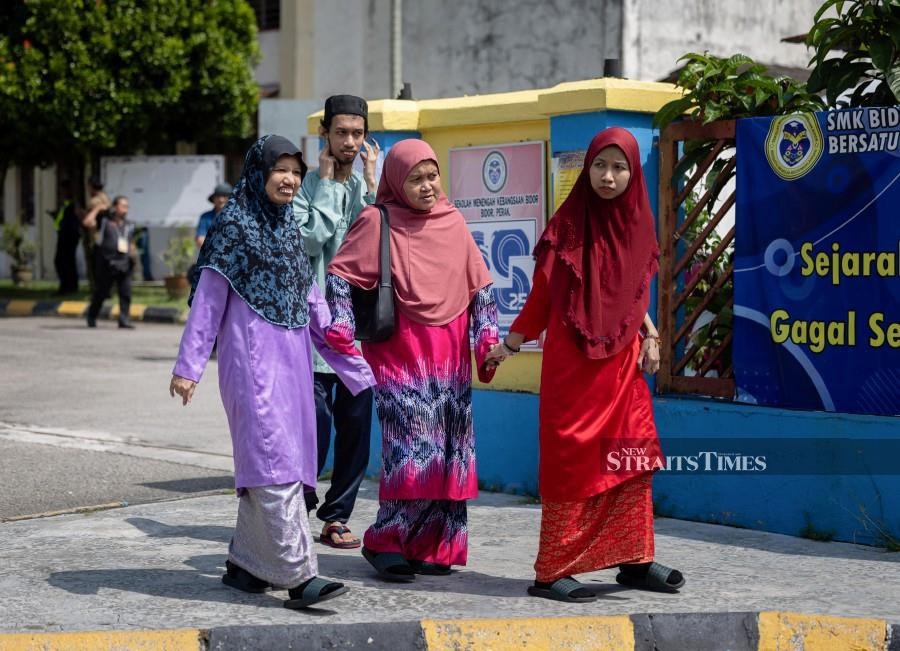 Ayer Kuning polls: Single mum's determination shines as she helps autistic children vote