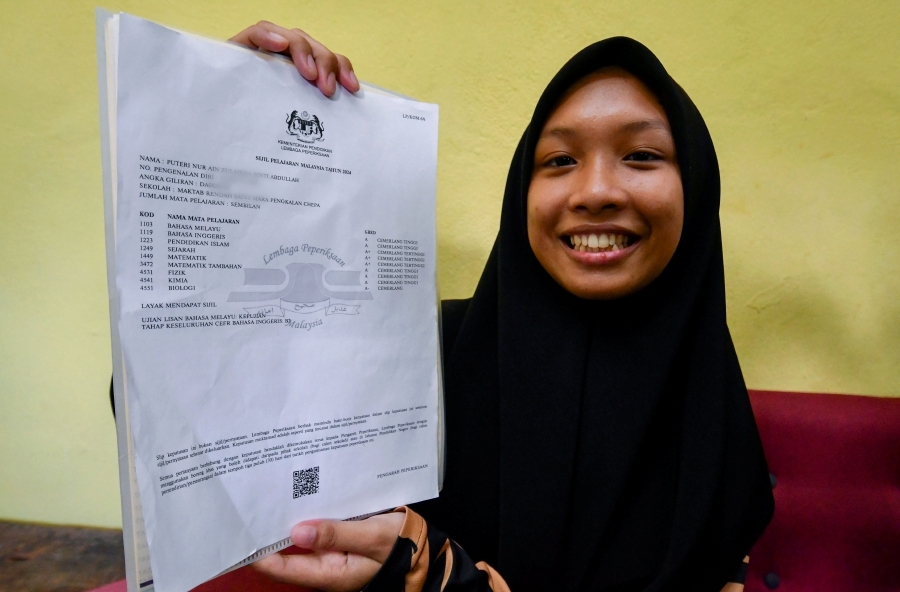 SPM top scorer from foster family background gets Mara sponsorship to further studies