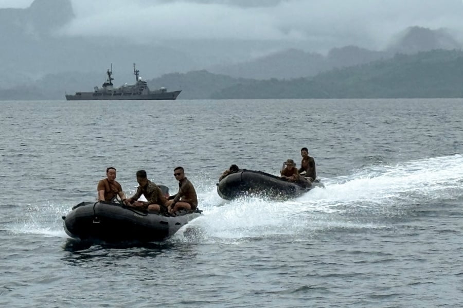 Philippine Navy seizes US$175 million meth haul at sea
