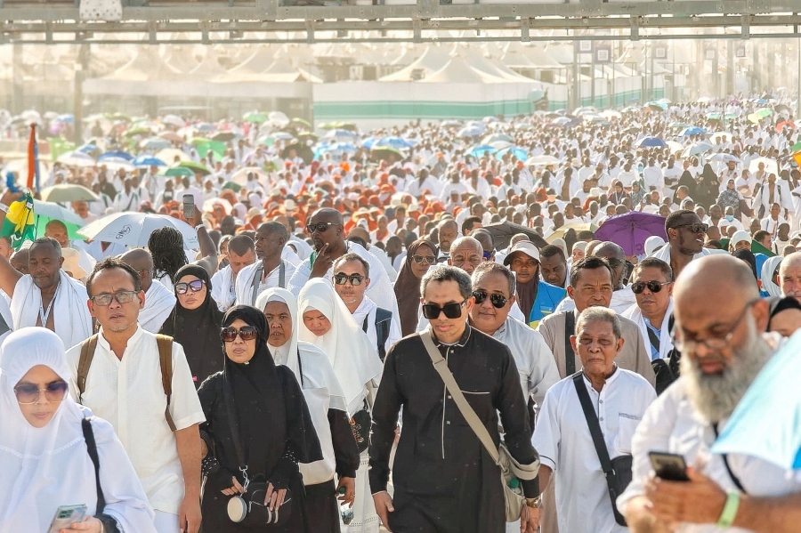 Saudi Arabia deploys sophisticated weather monitoring system to advise pilgrims