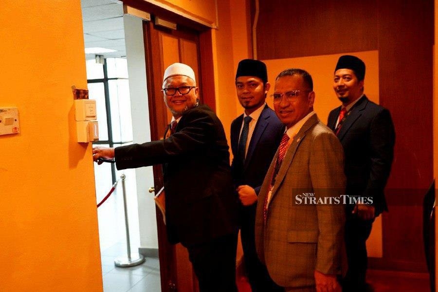 [UPDATED] Perak assembly suspends state opposition leader Razman for 6 months