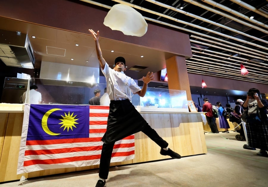 'Flying' roti canai draws huge crowds to Malaysia Pavilion in Osaka