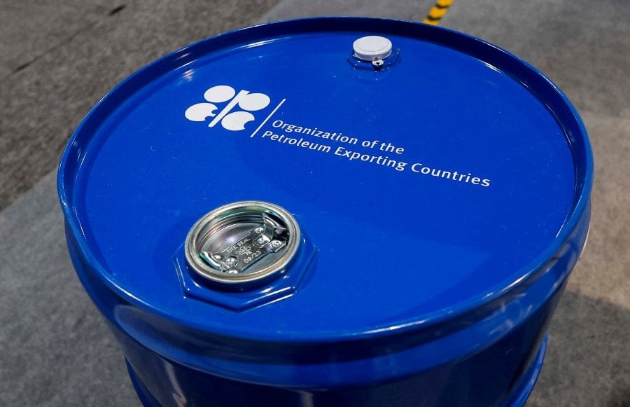 Oil falls on prospect of more OPEC+ supply, easing risks in Middle East