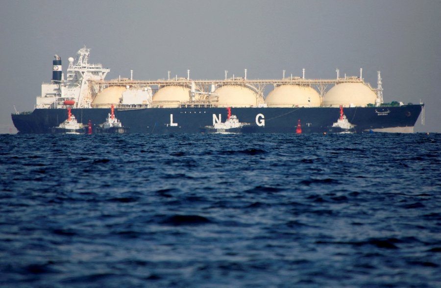 Egypt in talks to buy 40-60 LNG cargoes amid energy crunch, sources say