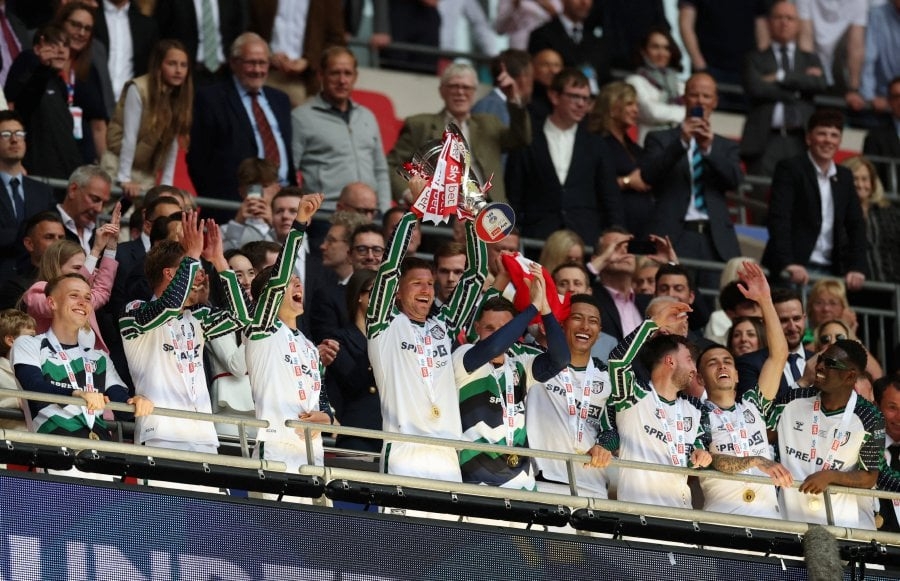 Le Bris hails Sunderland's 'impossible' promotion to Premier League