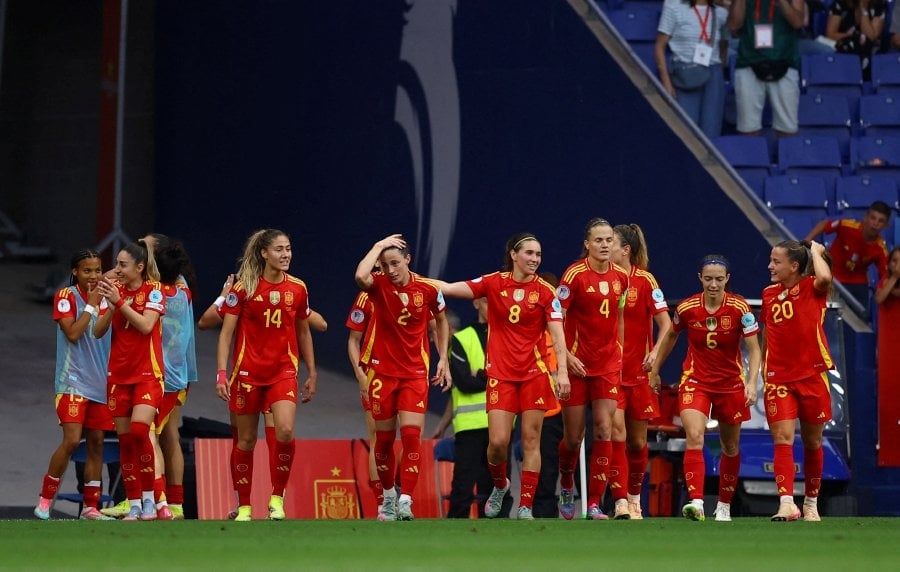 Pina fires Spain past England into Nations League semis
