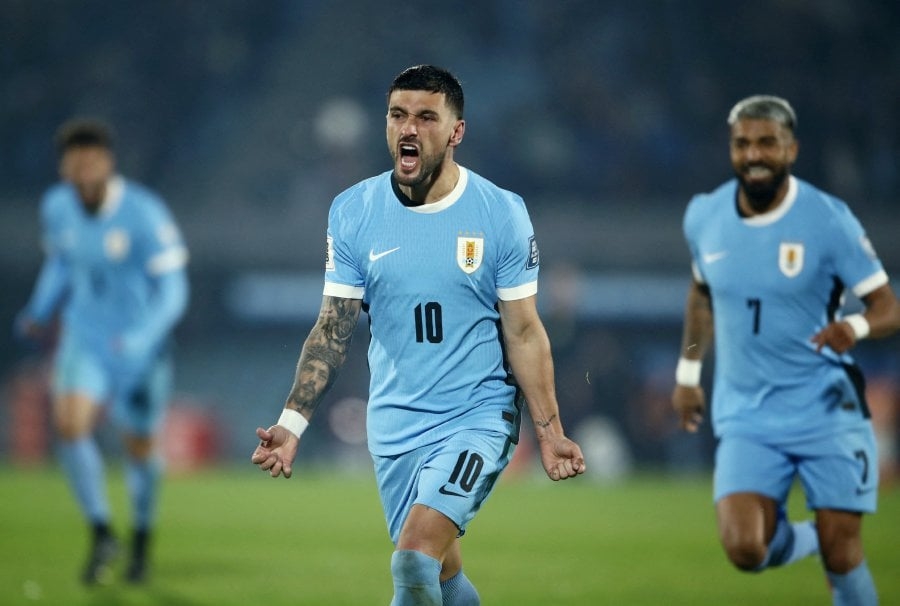 Uruguay close in on World Cup qualification with 2-0 win over Venezuela