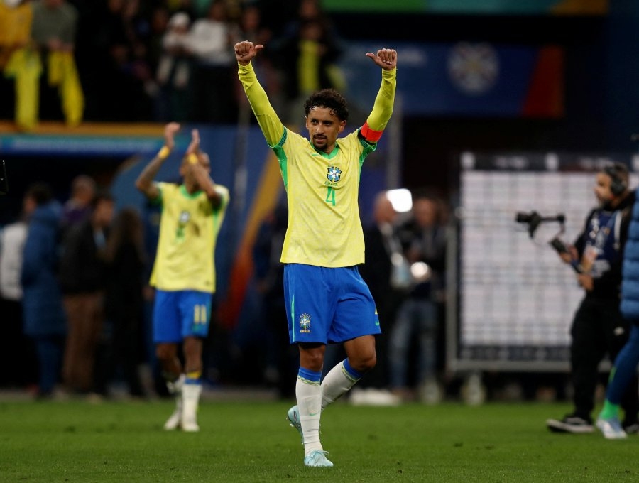 Brazil, Ecuador book World Cup spots, Uruguay on the brink