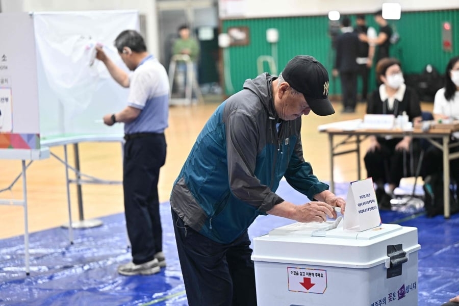 South Korea votes for new president after martial law turmoil