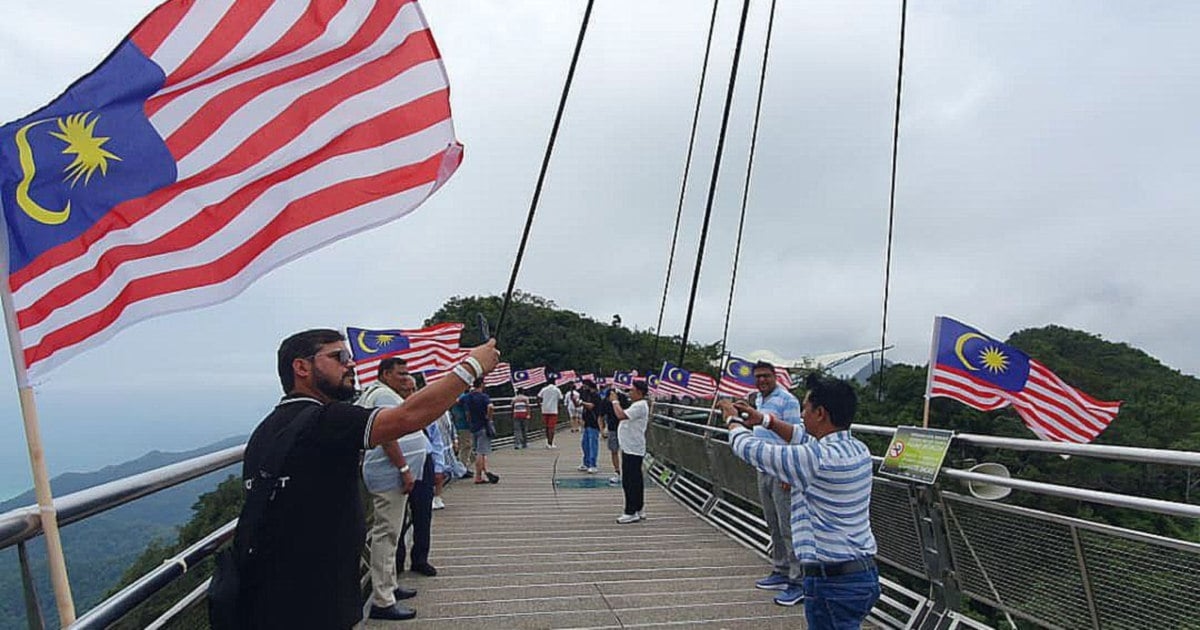 68 Jalur Gemilang soar above Langkawi Skybridge for Merdeka celebrations