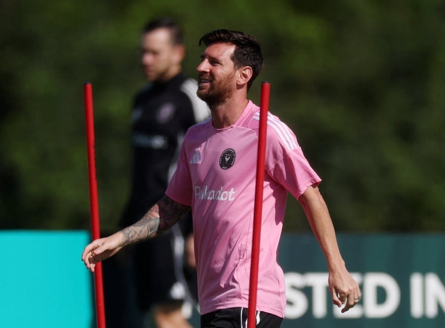 Healthy crowds and Messi mania lift Club World Cup, but quality gap shows