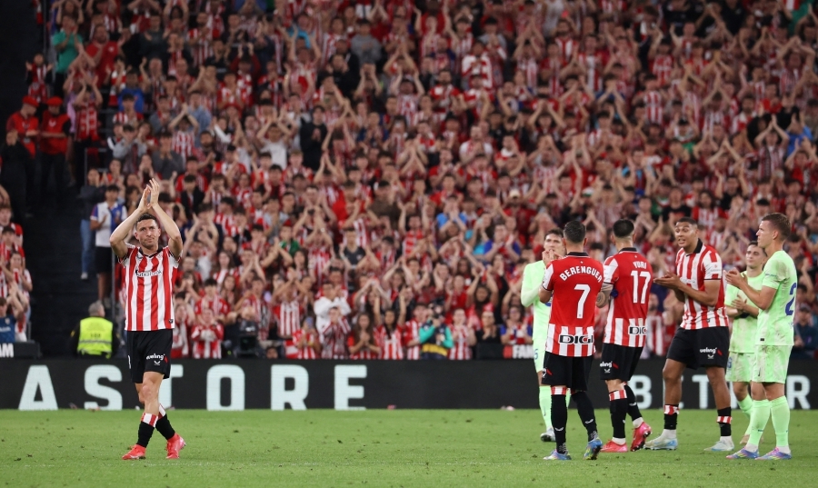 Lewandowski passes century as champions Barca sign off in style