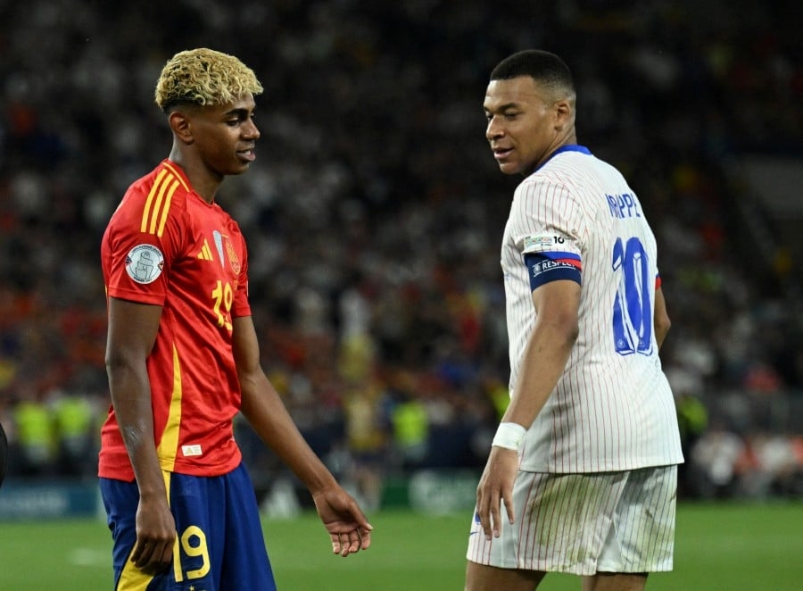 Spain beat France 5-4 in thriller to reach Nations League final