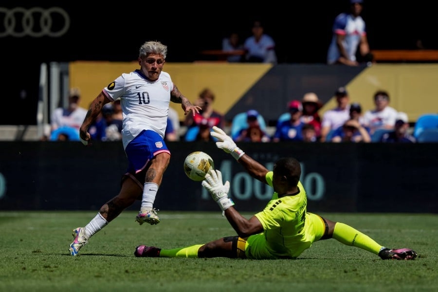 USA end losing streak with crushing of hapless Trinidad