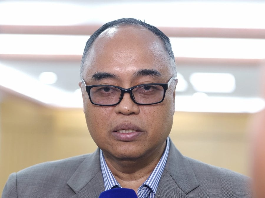 Choose which pro team to send to the Sea Games, NSC tells MNCF