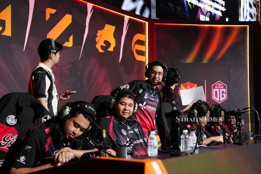 SRG. OG beat Homebois to top MLBB standings