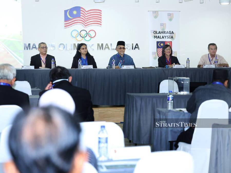 Shahidan withdraws from MA elections, backs Karim instead