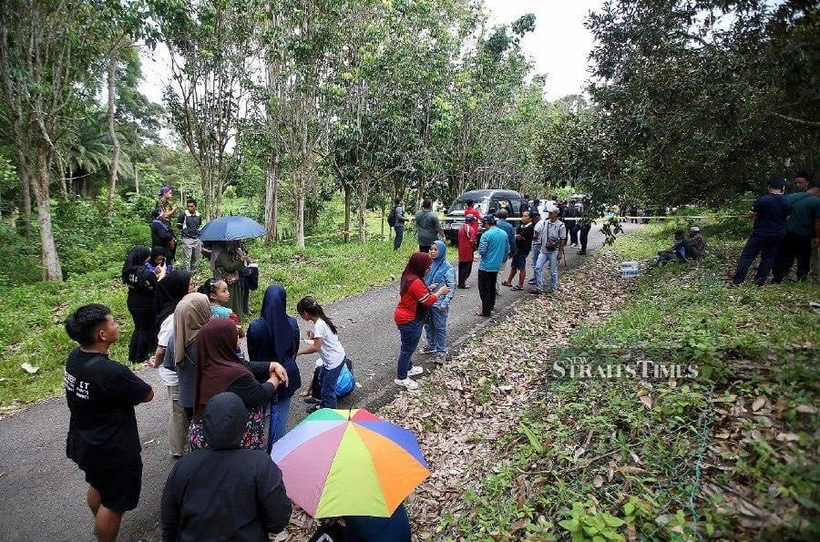 [UPDATED] Crowd gathers to witness Zara Qairina's exhumation