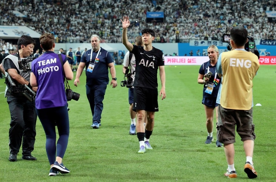 Son in tears as he bids emotional farewell to Spurs in Seoul