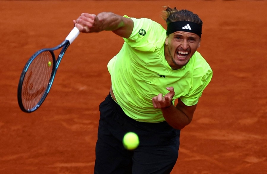 Zverev reaches seventh French Open quarters after Griekspoor retires