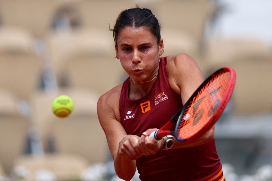 Emma Navarro falls to Jessica Bouzas Maneiro in French Open