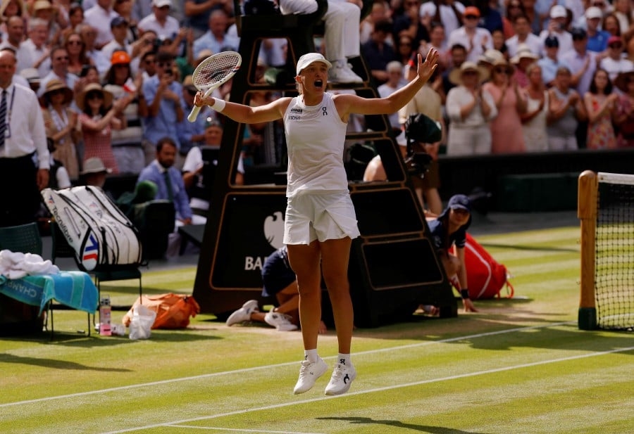 [UPDATED] Swiatek thrashes Anisimova 6-0 6-0 to win Wimbledon title
