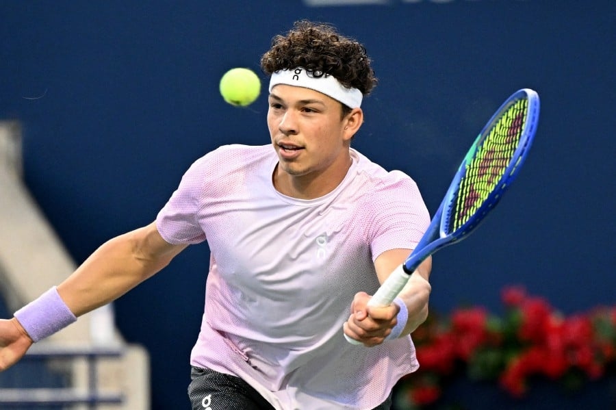 Toronto champion Shelton to start Cincy against Argentine outsider