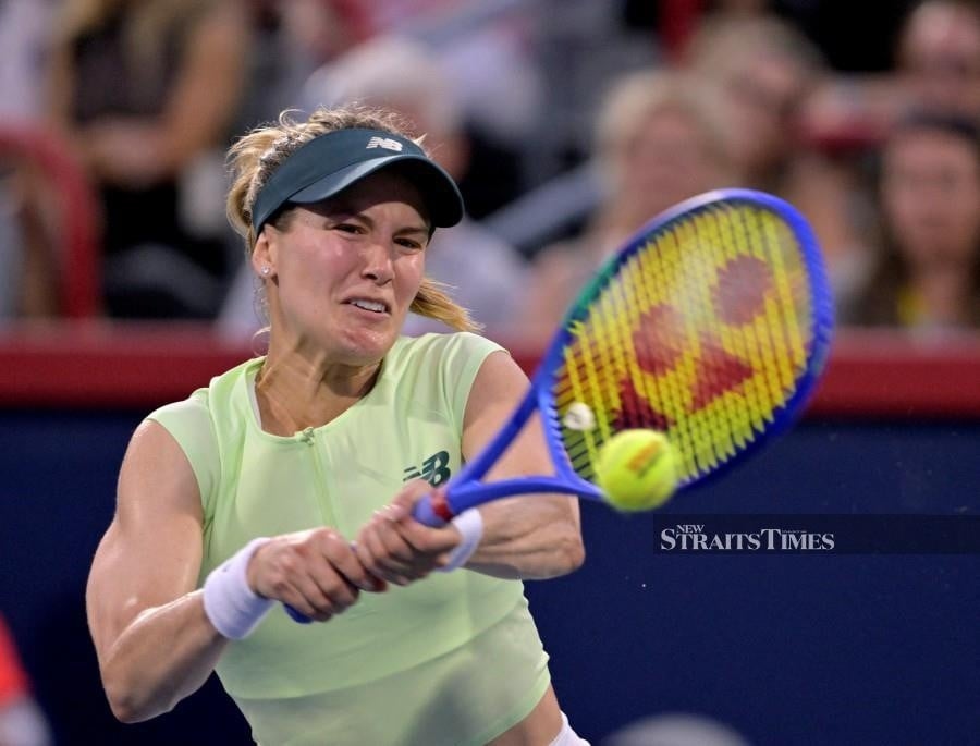 Bouchard extends career with first-round win at Canadian Open