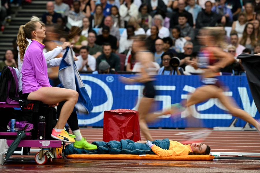Sinclaire Johnson breaks US women's record in mile