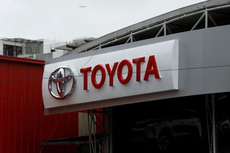 Toyota, Honda brace for steep profit falls